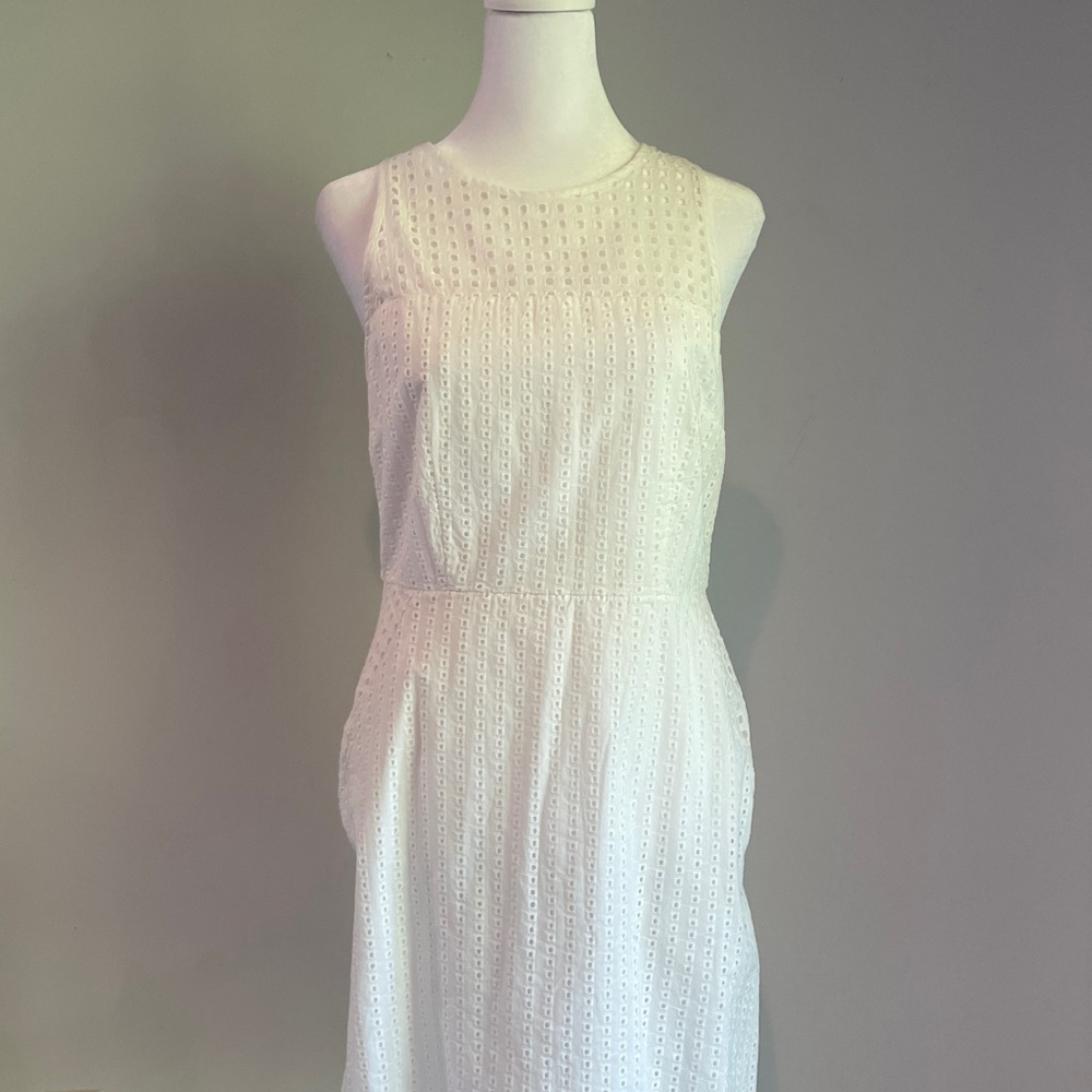 Banana Republic White Eyelet Dress knee length Sheath Sleeveless